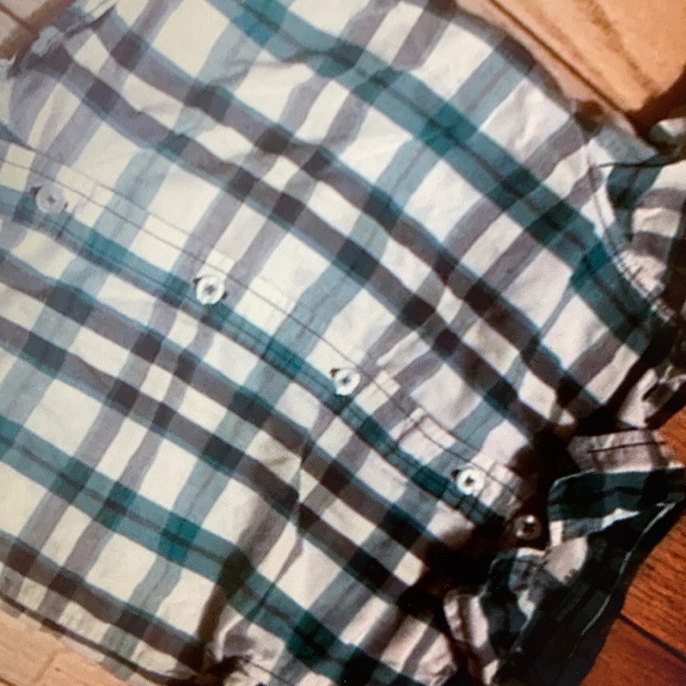 Excellent condition and adorable design shirt